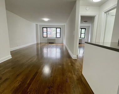 East 56th Street - Photo Thumbnail 3
