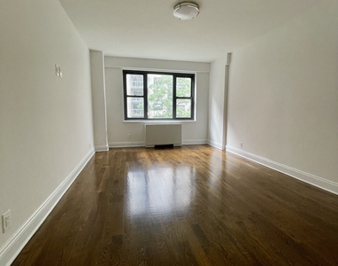 East 56th Street - Photo Thumbnail 7
