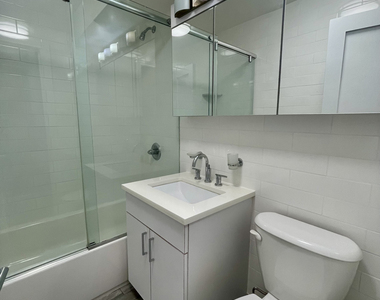 East 56th Street - Photo Thumbnail 6
