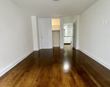 East 56th Street - Photo Thumbnail 8