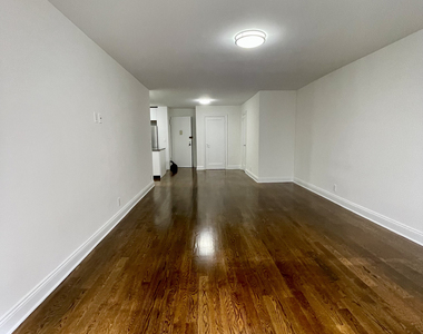 East 56th Street - Photo Thumbnail 4