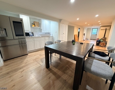 43 Edgewood Ave - Photo Thumbnail 8