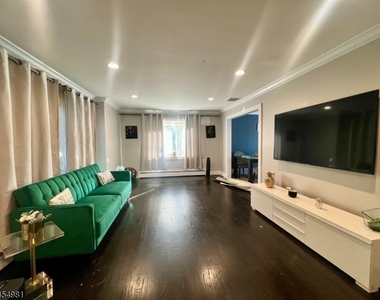 43 Edgewood Ave - Photo Thumbnail 12