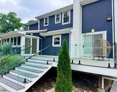43 Edgewood Ave - Photo Thumbnail 2