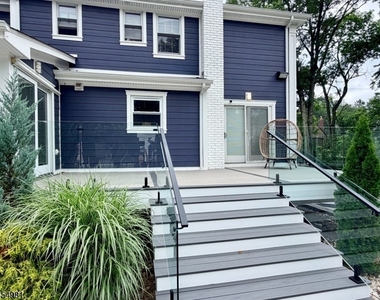 43 Edgewood Ave - Photo Thumbnail 1