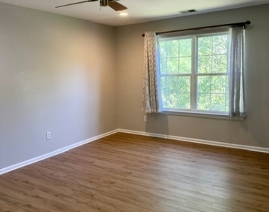 245 Marcia Way - Photo Thumbnail 12
