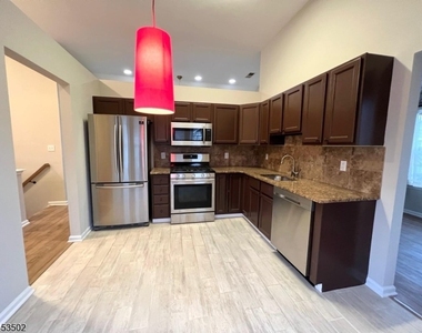 245 Marcia Way - Photo Thumbnail 3