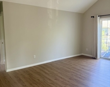 245 Marcia Way - Photo Thumbnail 5