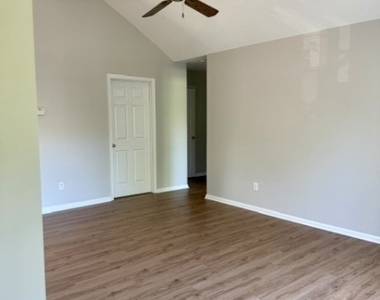 245 Marcia Way - Photo Thumbnail 4