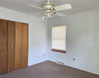 34 Carlton Ave - Photo Thumbnail 17