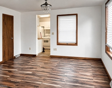 34 Carlton Ave - Photo Thumbnail 6