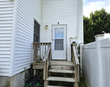 34 Carlton Ave - Photo Thumbnail 13