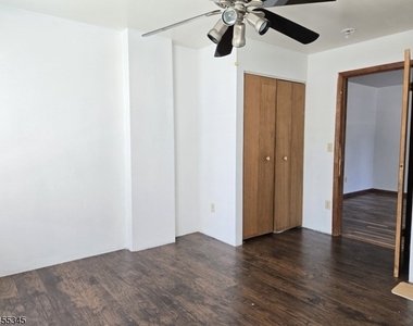 34 Carlton Ave - Photo Thumbnail 8
