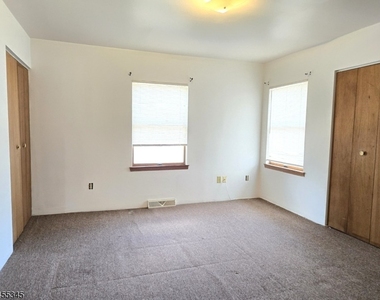 34 Carlton Ave - Photo Thumbnail 18