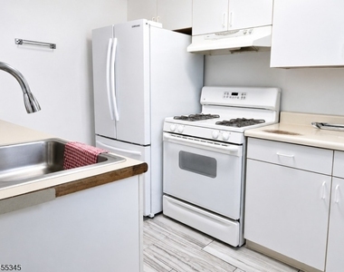 34 Carlton Ave - Photo Thumbnail 4