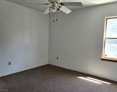 34 Carlton Ave - Photo Thumbnail 16
