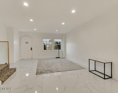 1001 Norwood Avenue - Photo Thumbnail 1