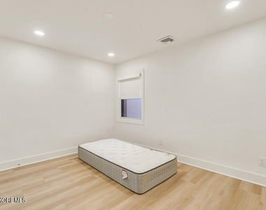1001 Norwood Avenue - Photo Thumbnail 14