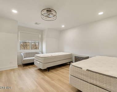 1001 Norwood Avenue - Photo Thumbnail 11