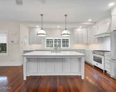 410 1st Avenue - Photo Thumbnail 18