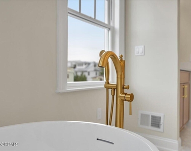 410 1st Avenue - Photo Thumbnail 43