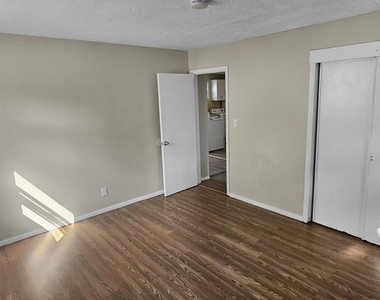 8 Kendall Drive - Photo Thumbnail 4