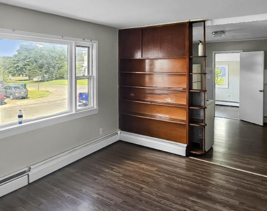 8 Kendall Drive - Photo Thumbnail 2