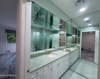 224 Howard Avenue - Photo Thumbnail 7