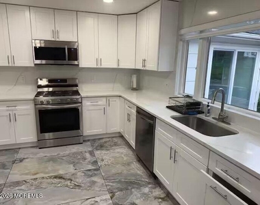 224 Howard Avenue - Photo Thumbnail 5