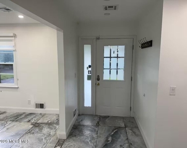 224 Howard Avenue - Photo Thumbnail 13
