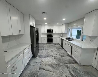 224 Howard Avenue - Photo Thumbnail 4