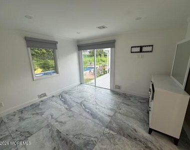 224 Howard Avenue - Photo Thumbnail 14
