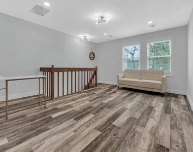 1143 Roe Avenue - Photo Thumbnail 8