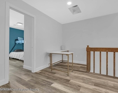 1143 Roe Avenue - Photo Thumbnail 10