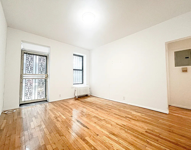 45th Street/9th Avenu - Photo Thumbnail 2