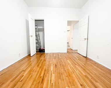 45th Street/9th Avenu - Photo Thumbnail 4
