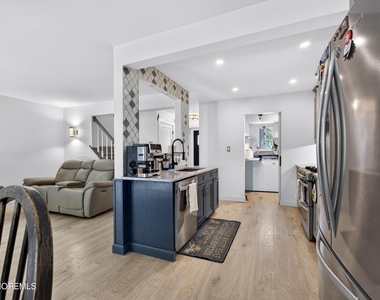 6 Swan Road - Photo Thumbnail 15