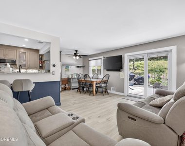 6 Swan Road - Photo Thumbnail 6