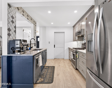 6 Swan Road - Photo Thumbnail 14