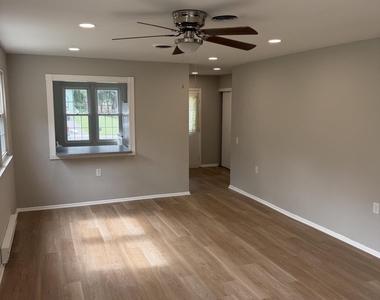 35 Milford Avenue - Photo Thumbnail 6