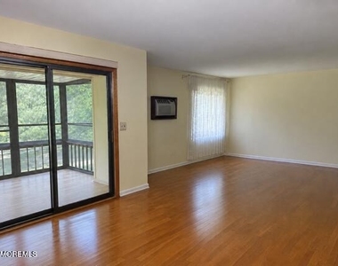 147 Amberly Drive - Photo Thumbnail 3