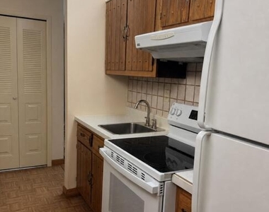 147 Amberly Drive - Photo Thumbnail 7