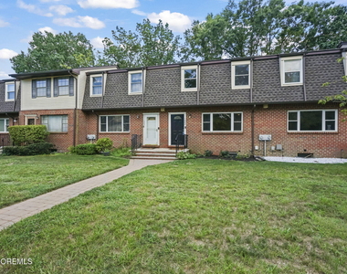 1062 Cheryl Court - Photo Thumbnail 2