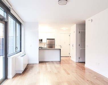 West 57th Street - Photo Thumbnail 4