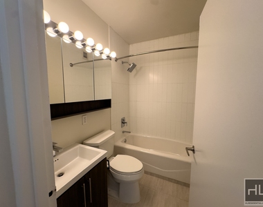 West 53rd Street - Photo Thumbnail 4