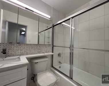 East 71st Street - Photo Thumbnail 6