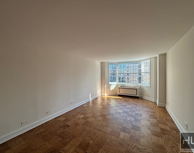 East 71st Street - Photo Thumbnail 1
