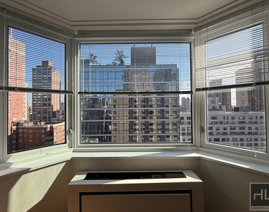 East 71st Street - Photo Thumbnail 4