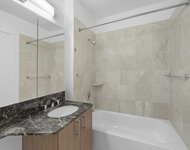 East 92nd Street - Photo Thumbnail 4