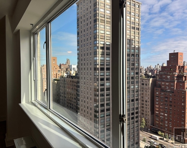 East 71st Street - Photo Thumbnail 5